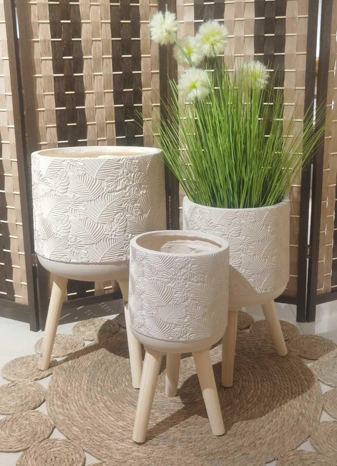 Ribbed Ceramic Planter on Wooden Legs – 27 to 38 cm