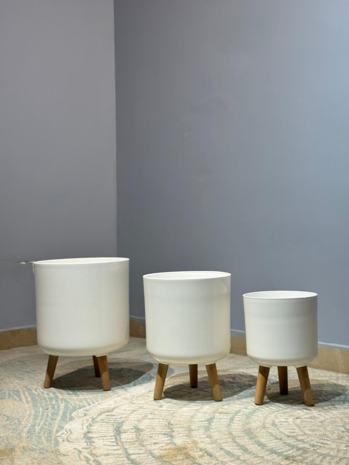 Tripod Planter with Wooden Legs – White